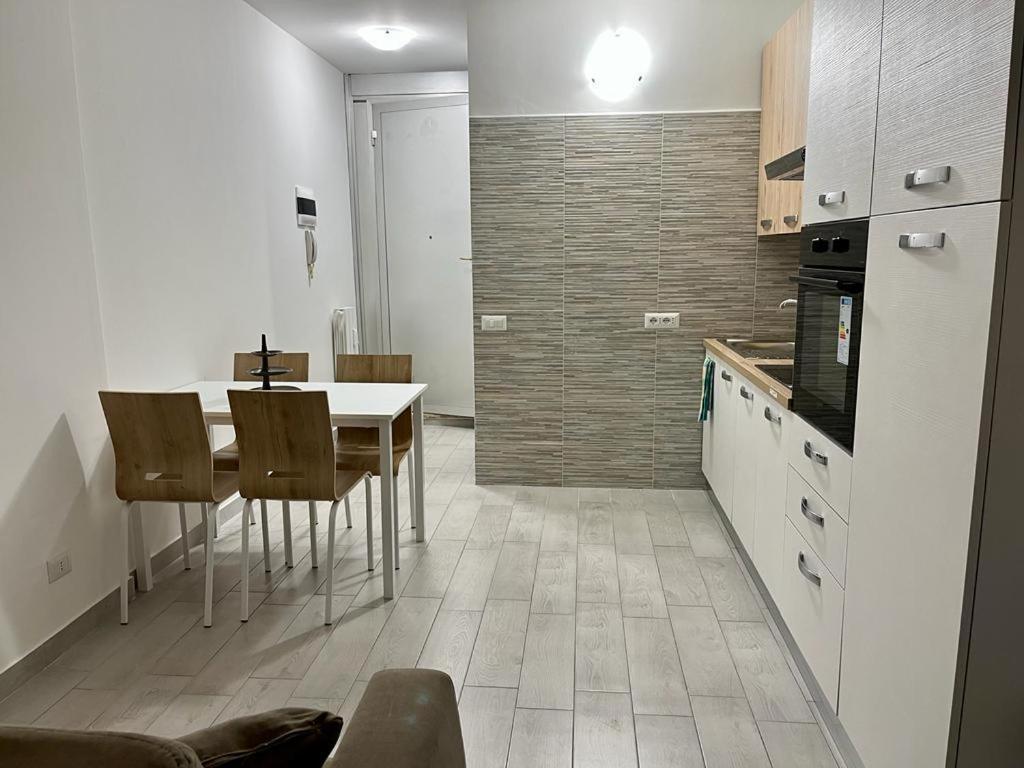 Einaudi Apartment Колоньо Монцезе Екстериор снимка